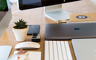 春秋电子(603890.SH)：公司控股股东薛革文累计质押6040万股，占公司总股本13.76%